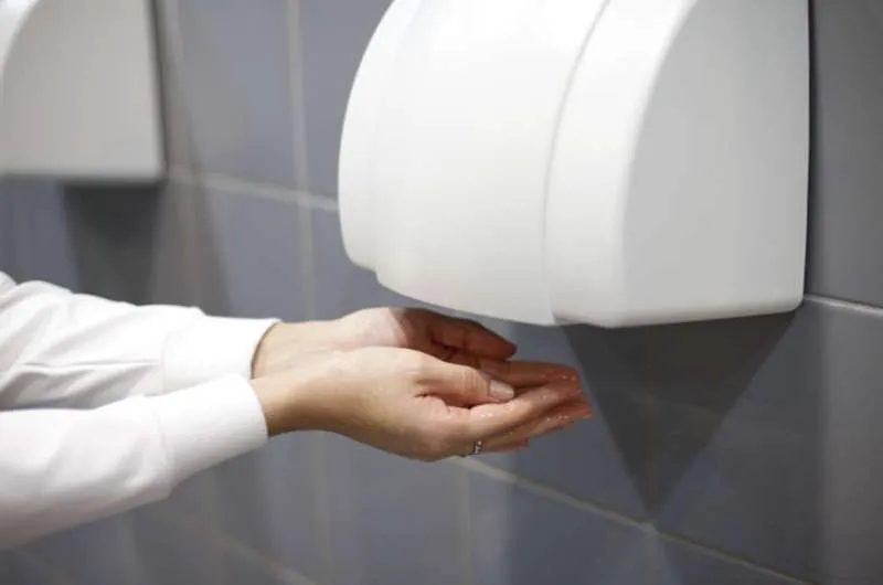 Sušači za ruke: nepogrešivo rešenje za veliko kupatilo