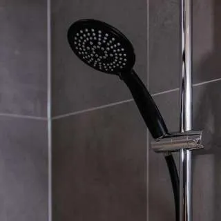 Young Line tuš ručica crna 