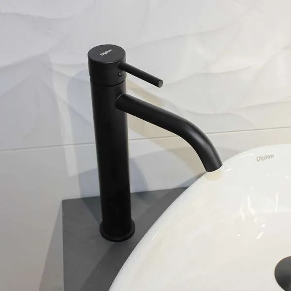 Black visoka baterija za lavabo 